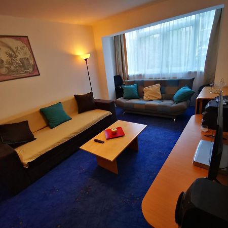 Апартаменты Apartament Langa Castan Азуга Экстерьер фото