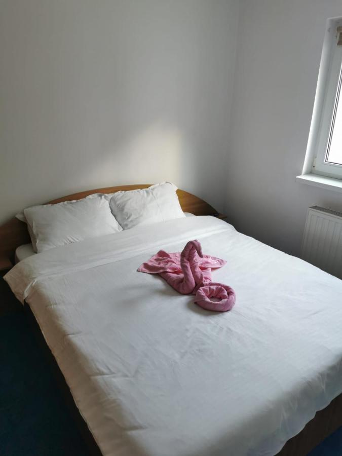 Апартаменты Apartament Langa Castan Азуга Экстерьер фото