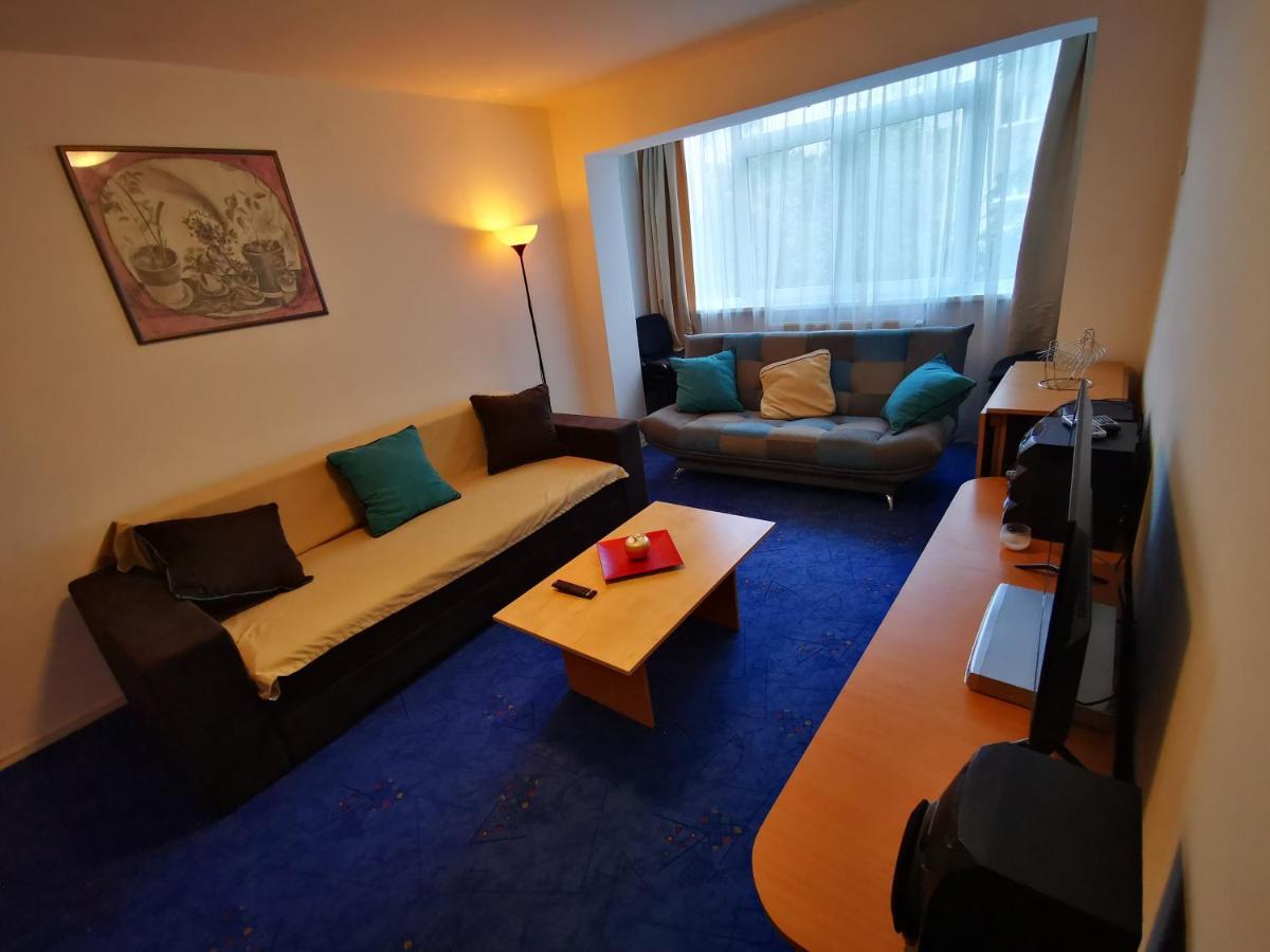 Апартаменты Apartament Langa Castan Азуга Экстерьер фото